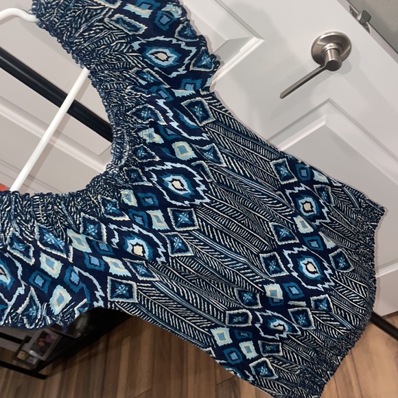 Size small lucky brand different blues off the shoulder tee - Picture 6 of 6